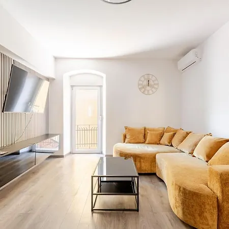 Gaby In Center Of Apartament Split